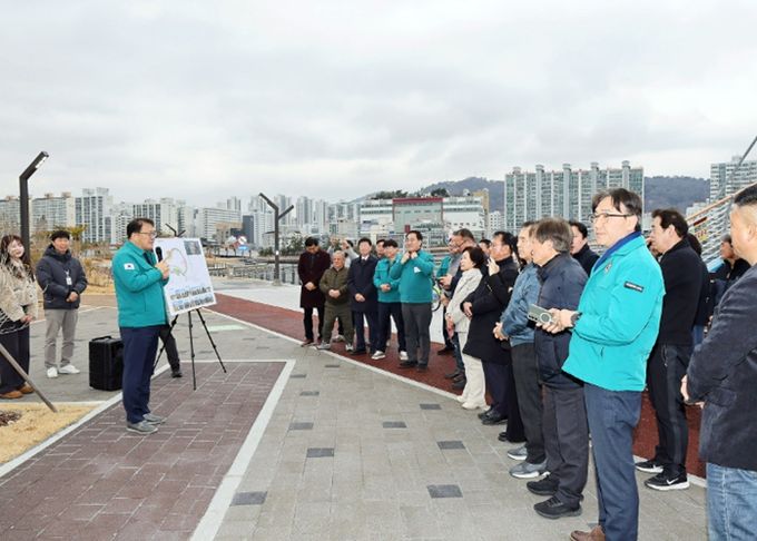 창원특례시, 마산해양신도시 3월 조기 개방 목표… 시민과 합동 점검 나서