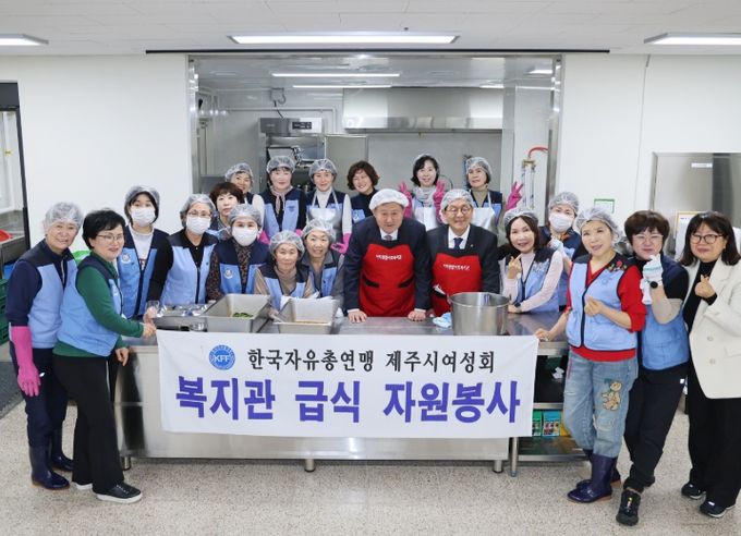 아라동 고령자복지주택 방문한 김완근 제주시장