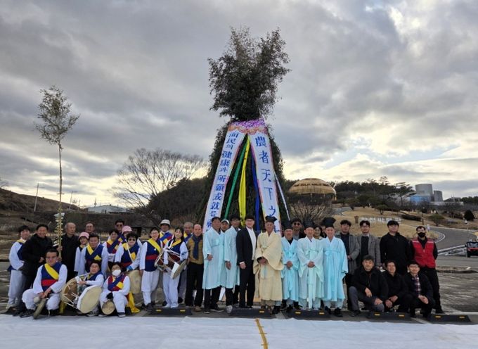 “군민 안녕과 풍년 기원”합천문화원 정월대보름 달집행사