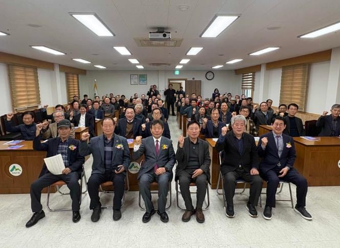 지난 5일, 신안군행정동우회 회장 이·취임식을 개최했다.