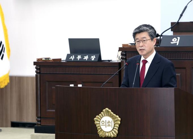 중구의회 폐회식에서 발언하는 김길성 중구청장