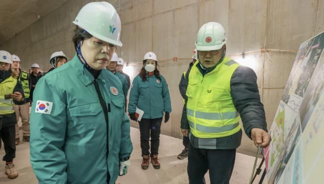 지식정보타운역 공사 현장점검