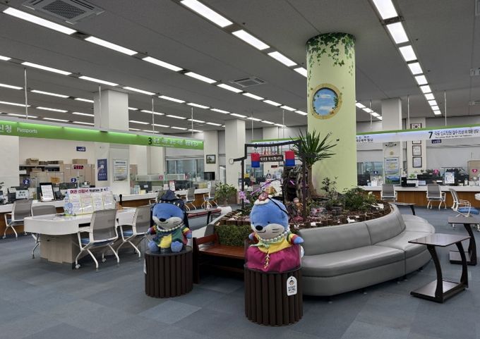 진주시, 시민 공감·소통 민원서비스 ‘호평’ - 시청 민원여권과 전경