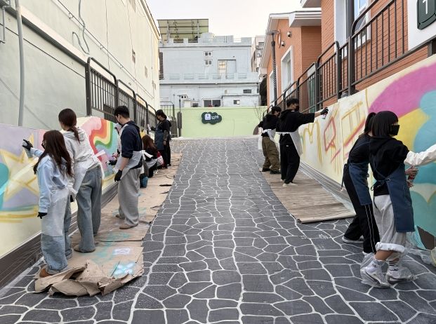 청소년 복합문화공간 틈 벽화작업