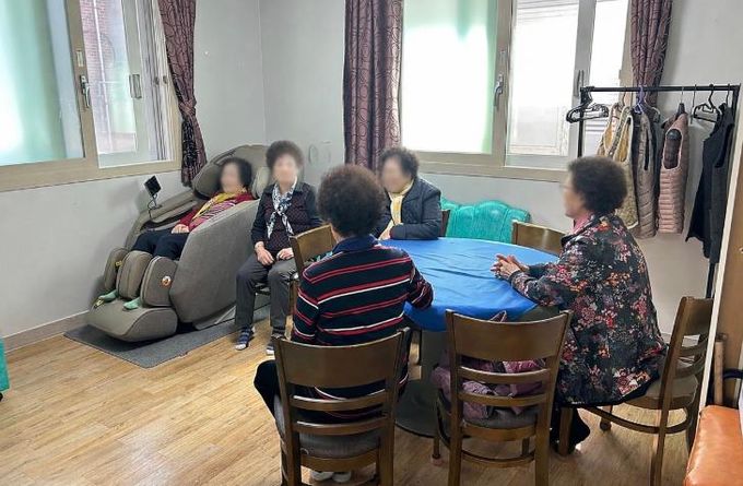 통영시 경로당 물품지원 및 개보수 추진으로 어르신 이용환경 개선 2(안마의자 지원).