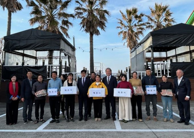 조천농협 외국인 계절근로자 격려 방문한 현원돈 부시장