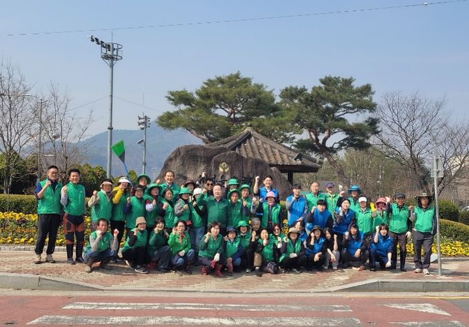 새마을운동 합천군지회, 아름다운 합천가꾸기 봄꽃 식재 실시