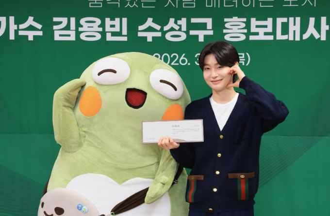 트로트 가수 김용빈 사진