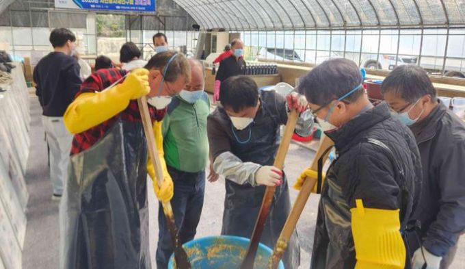 장흥군, 친환경 자연농자재 자가제조 실습교육 추진
