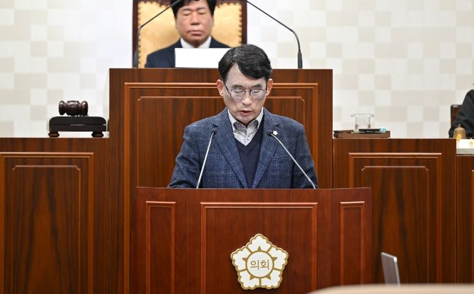 해운대구의회 김상수 의원이 제293회 임시회 본회의에서 5분 자유발언을 하고 있다.